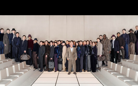 ジョルジオ アルマーニ、2026年秋冬メンズコレクションをミラノにて発表